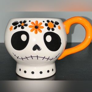 Adorable Gothic Skull Head Mug with flowers !